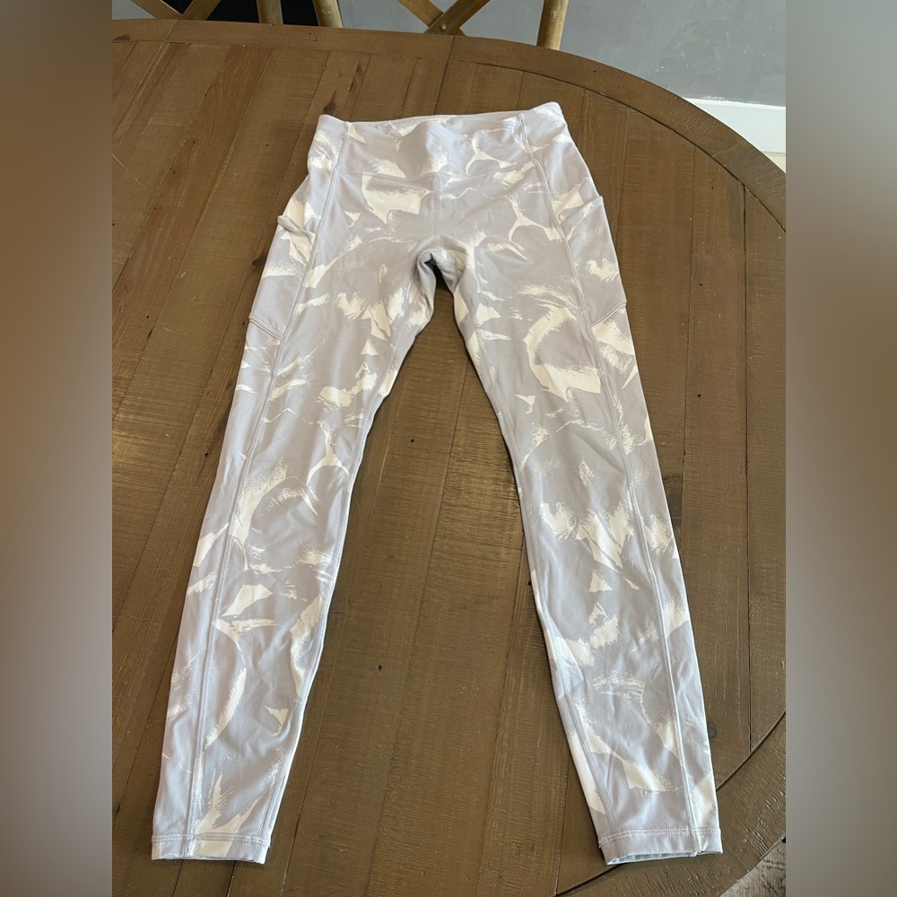 Lululemon size 8 full length legging with pocket